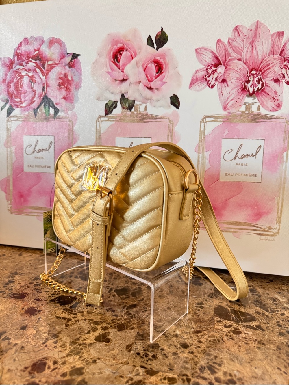Badgley Mischka Metallic Gold Quilted Crossbody with Chain Strap - Picture 3 of 6